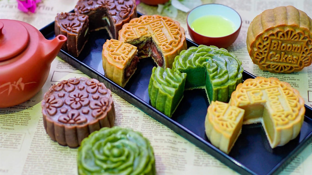 Nhiều cửa hàng đẩy mạnh quảng bá hình ảnh bánh trung thu trên các sàn thương mại điện tử.