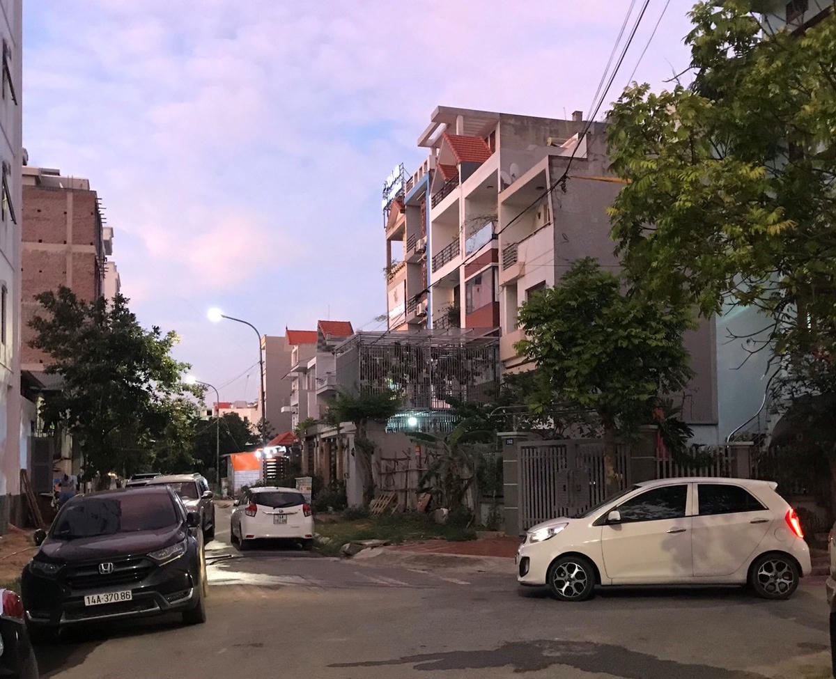 Khu dân cư thuộc tổ 15, khu 4, phường Hồng Hà, TP Hạ Long ngay phía mặt sau của khách sạn Paddington Hotel.