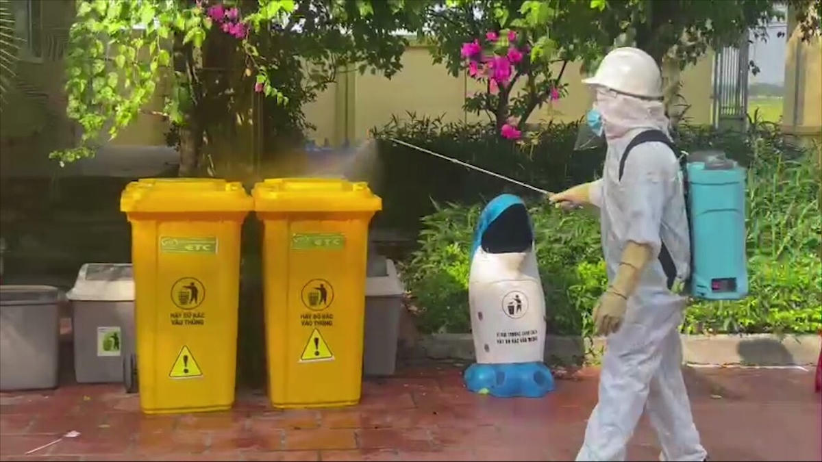 [ẢNH] Cận cảnh thu gom, xử lý rác thải y tế những ngày dịch bùng phát