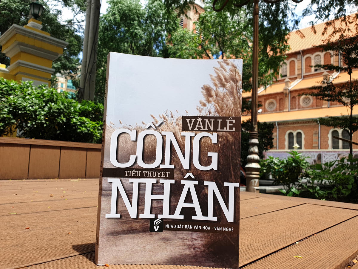 Bìa tiểu thuyết “Cống nhân” của nhà văn Văn Lê.