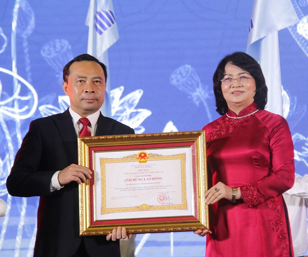 Đại học Quốc gia TP HCM nhận danh hiệu Anh hùng lao động thời kỳ đổi mới