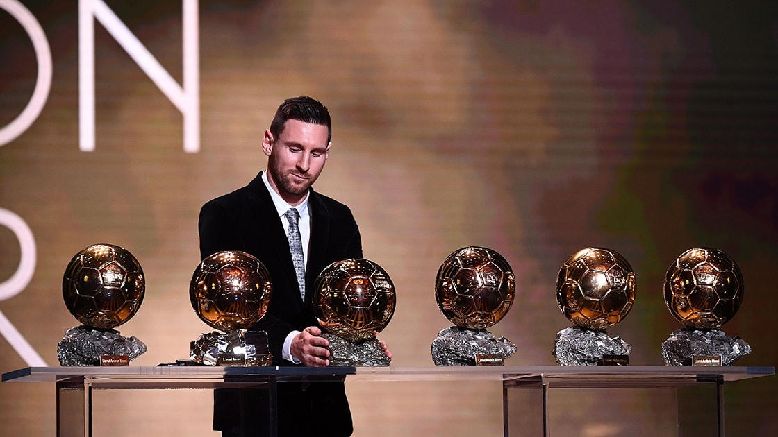 20 khoảnh khắc định nghĩa sự nghiệp vĩ đại của huyền thoại bóng đá Lionel Messi