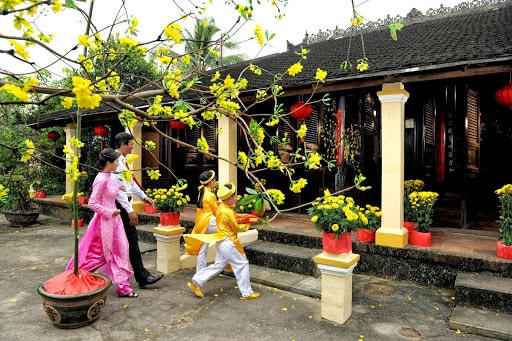 Hà Nội: Sáng mùng 1 Tết nắng nhẹ, trời đẹp du Xuân