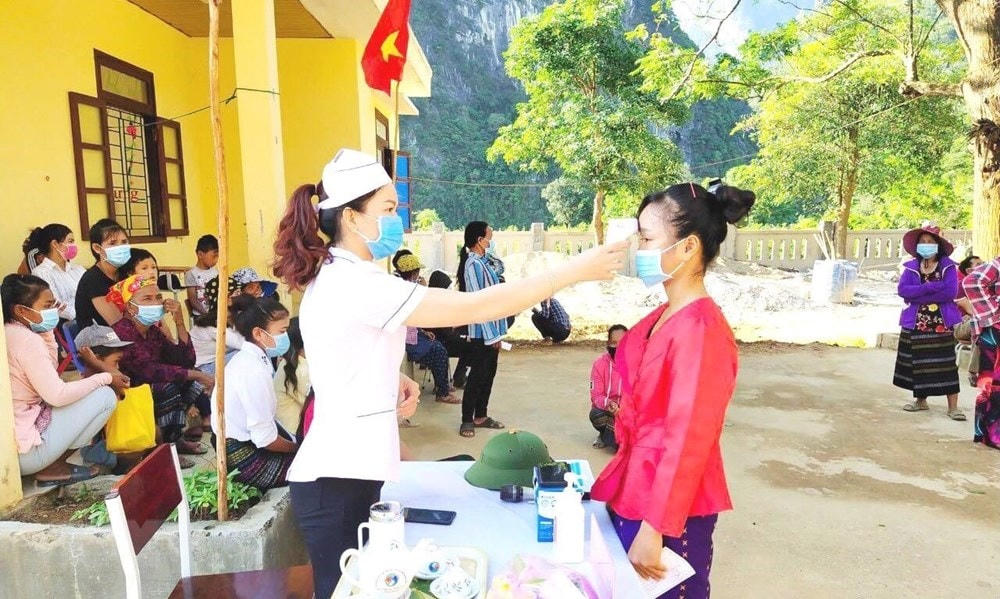 Bầu cử sớm ở khu vực biên giới, miền núi tỉnh Quảng Bình.(Ảnh: TTXVN phát).