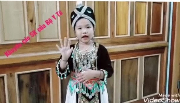 Học sinh làm clip tuyên truyền phòng, chống dịch Covid-19.