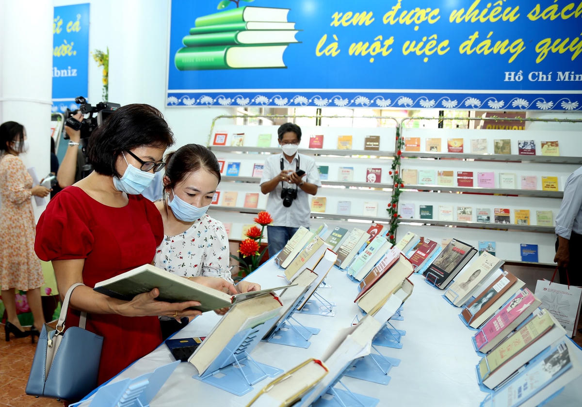 Triển lãm thu hút đông đảo thanh niên, sinh viên, công nhân viên chức đến tham quan, nghiên cứu. 
