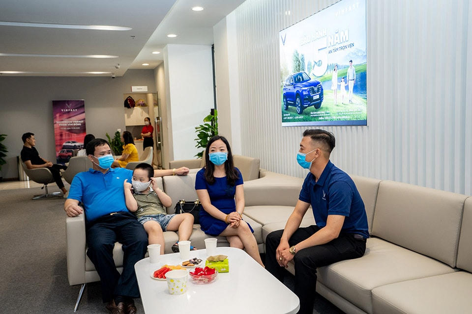 Cận cảnh showroom 3S lớn nhất Việt Nam của VinFast