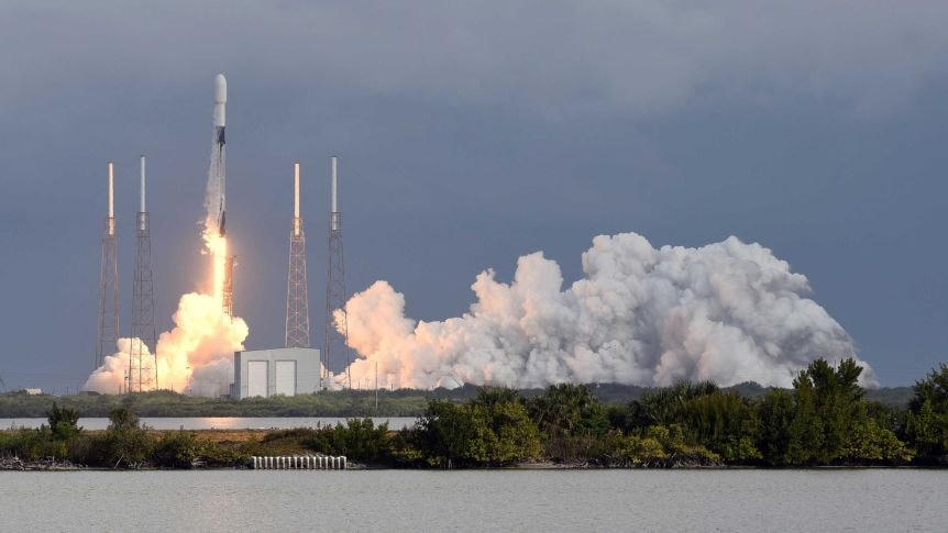 SpaceX phóng 143 vệ tinh cùng một tên lửa