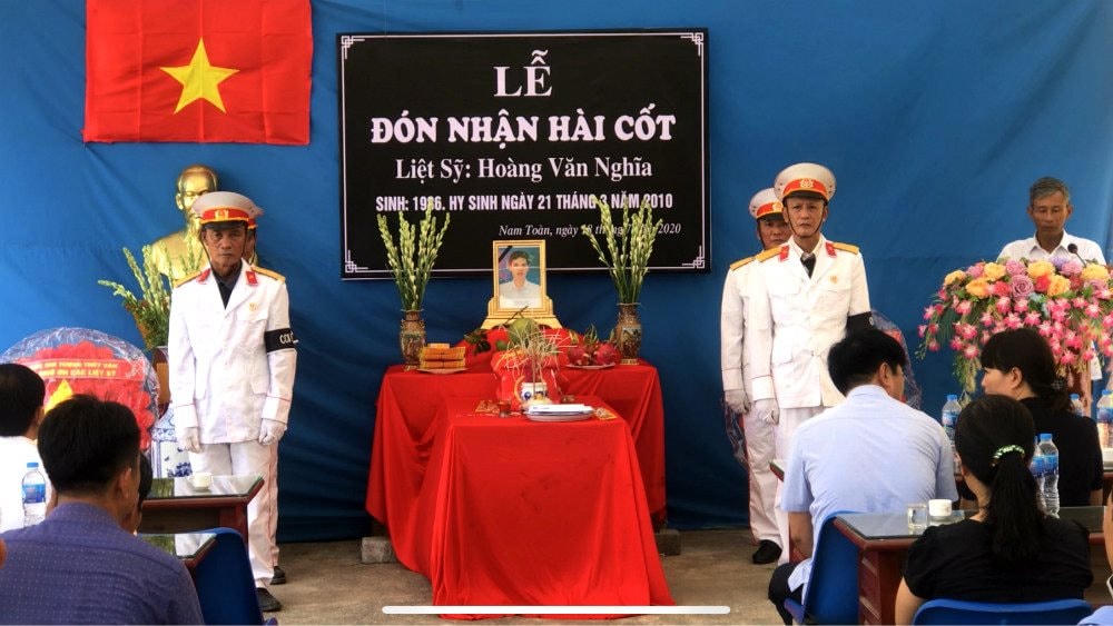 Lễ đón nhận hài cốt Liệt sỹ Hoàng Văn Nghĩa. Ảnh: Báo Tài nguyên-Môi trường.
