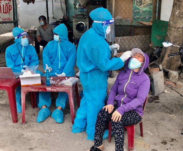 Nha Trang đang tập trung xét nghiệm toàn bộ người dân để truy vét đẩy lùi Covid-19.