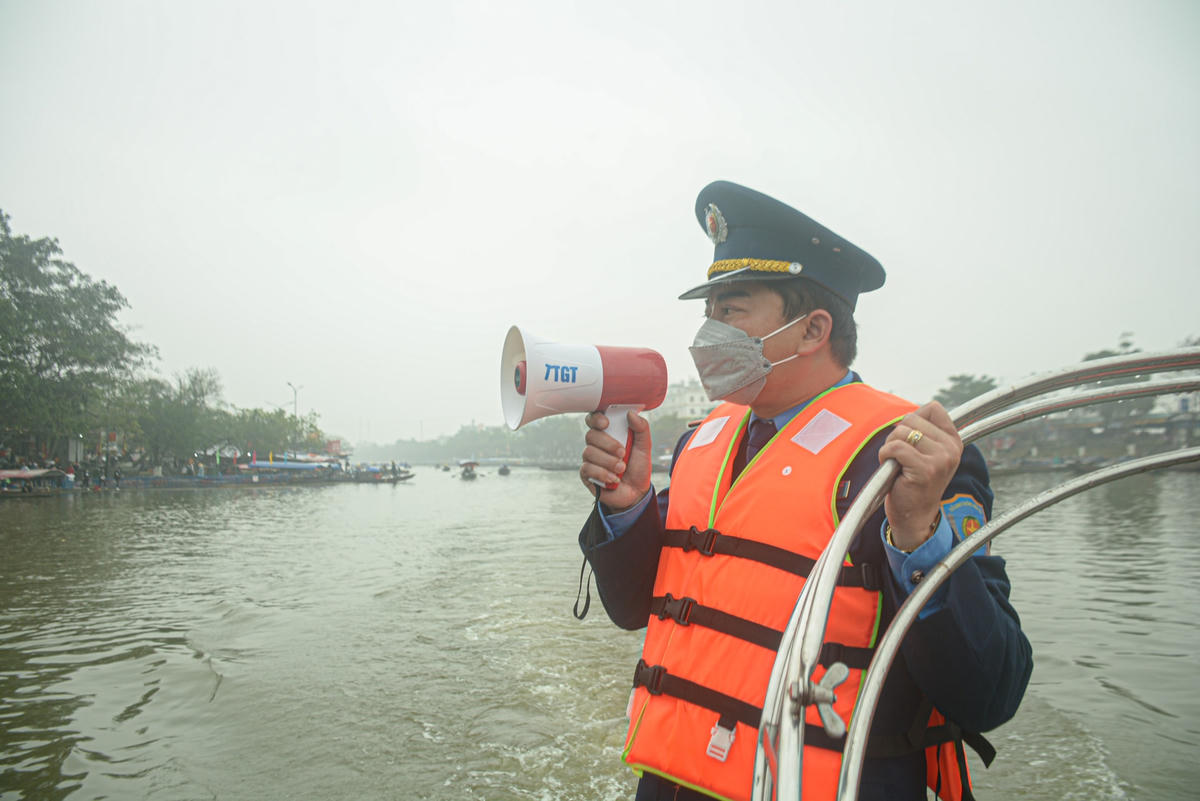 Tất cả các nhà đò đều phải ký cam kết nhắc nhở hành khách tuân thủ công tác phòng chống dịch Covid-19.
