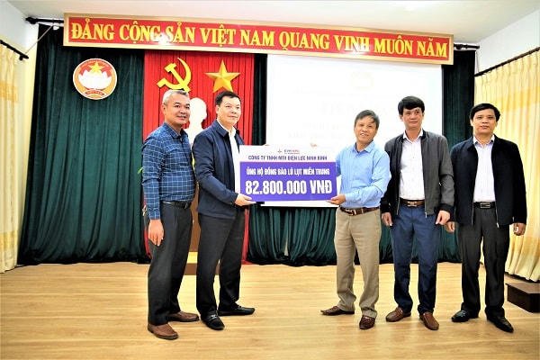 Công ty Điện lực Ninh Bình chung tay hướng về miền Trung