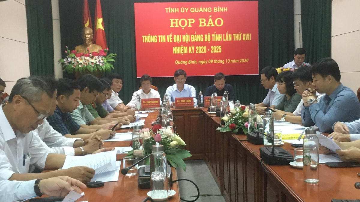 Buổi họp báo thông tin về Đại hội Đảng bộ tỉnh Quảng Bình lần thứ XVII.