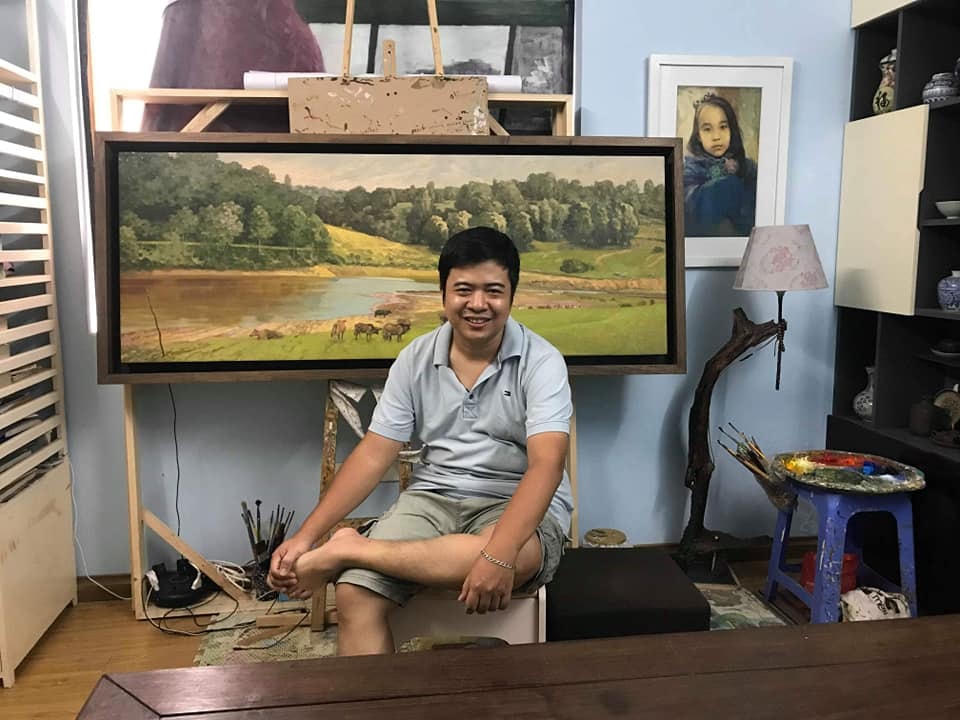 Anh Thắng bén duyên với nghề vẽ từ 10 năm về trước nhưng 3 năm trở lại đây anh mới tái hiện ký ức xưa của Hà Nội. Ảnh: NVCC. 