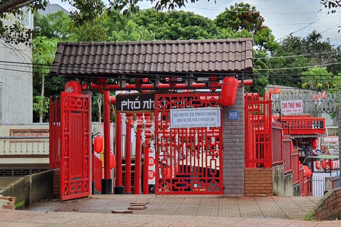 Hàng quán trên đường Đinh Tiên Hoàng, TP Buôn Ma Thuột tạm nghỉ vì dịch Covid-19. Ảnh: Ngọc Oanh.