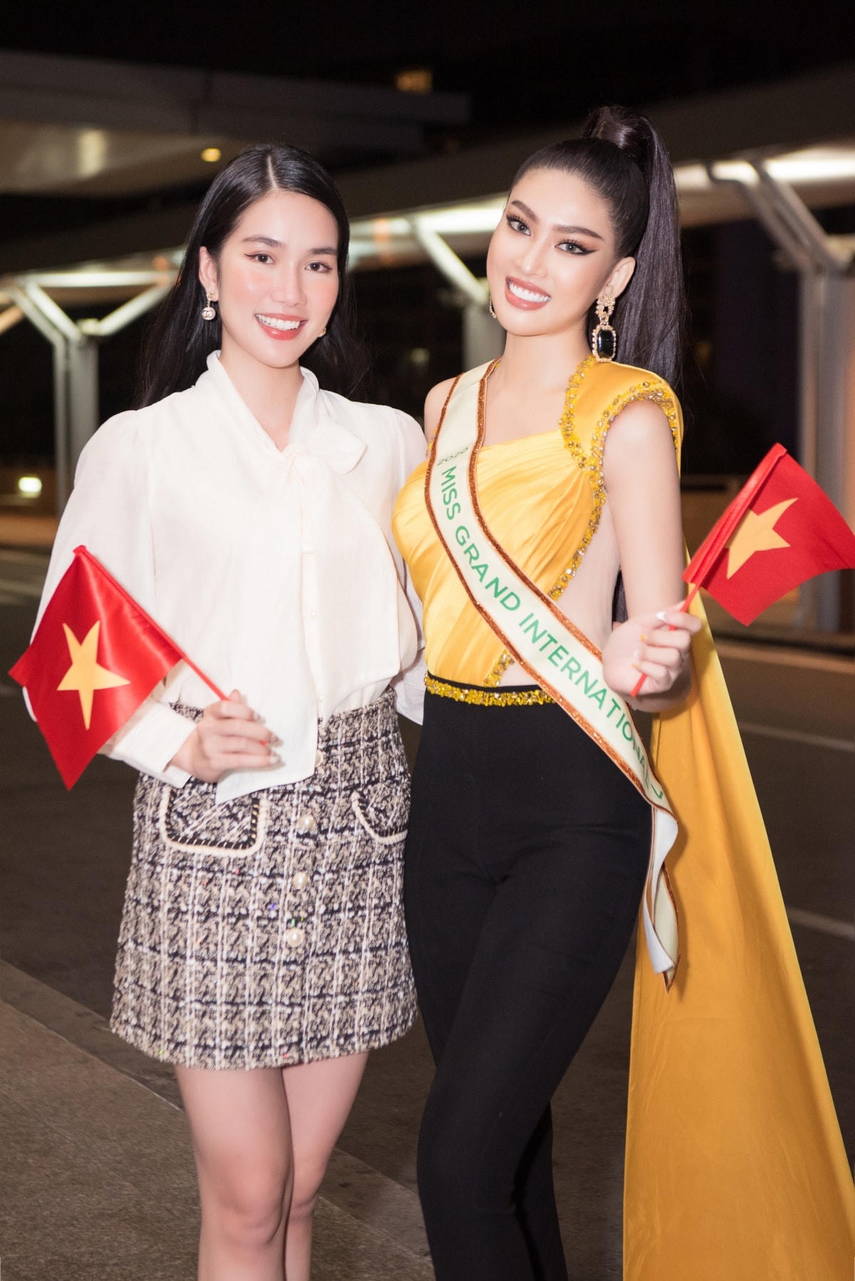 Nàng Á hậu luôn tuân thủ các bước quan trọng để hạn chế khả năng lây nhiễm khi lên máy bay.  