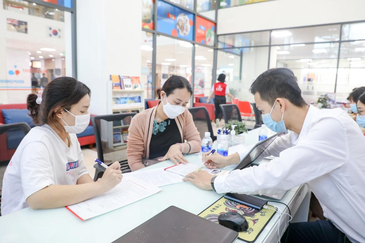 Thí sinh đăng ký xét tuyển tại Trường Đại học Kinh tế -Tài chính TP Hồ Chí Minh năm 2021.
