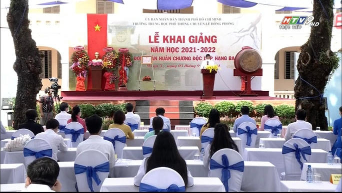 Lễ khai giảng năm học mới 2021-2022 tại Trường THPT chuyên Lê Hồng Phong.
