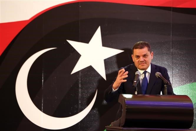 Thủ tướng lâm thời của Libya Abdul Hamid Dbeibah phát biểu trong cuộc họp báo tại Tripoli, ngày 25/2/2021. (Ảnh: THX/TTXVN).