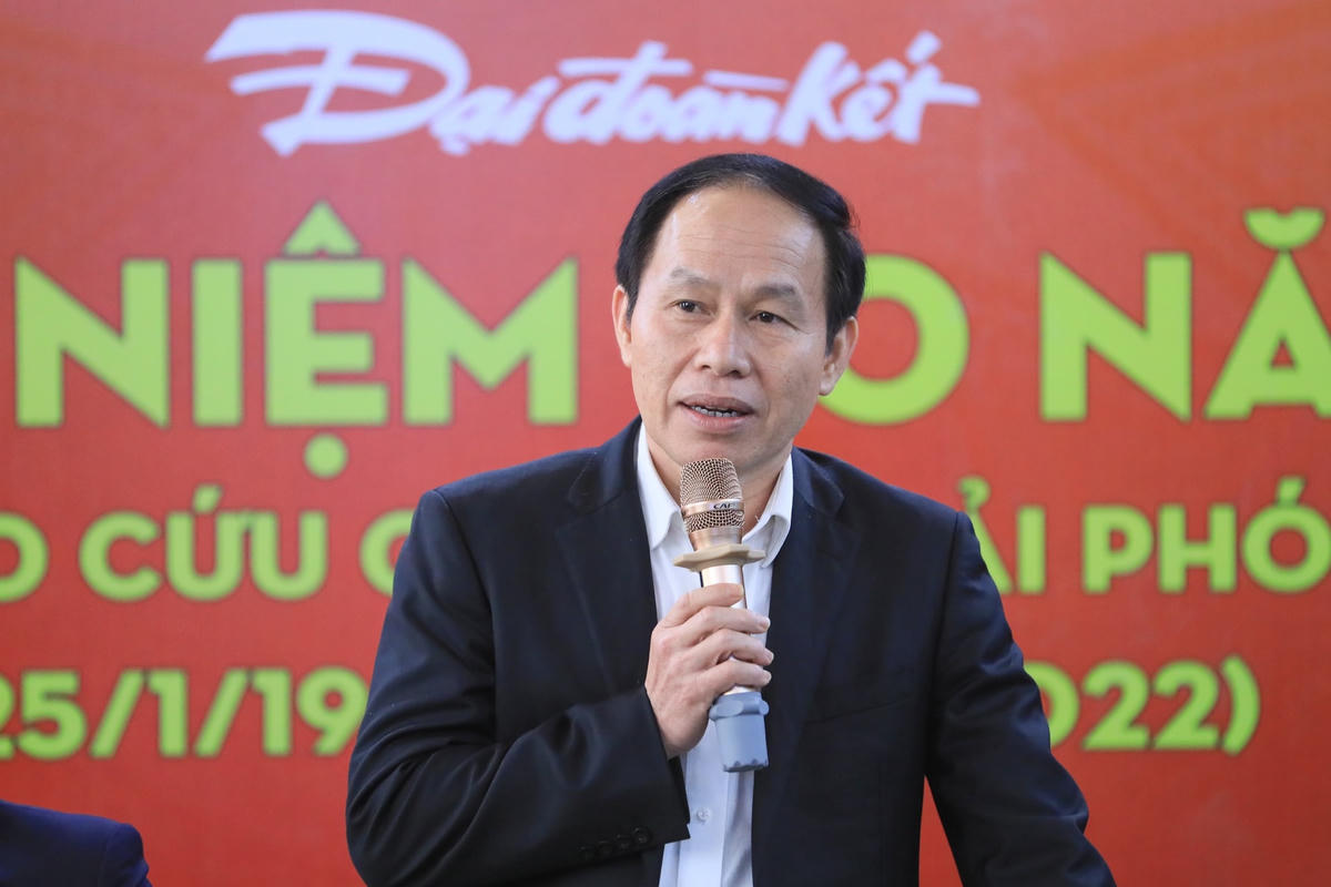 Phó Chủ tịch - Tổng Thư ký Lê Tiến Châu gặp gỡ, chúc Tết viên chức, người lao động báo Đại Đoàn Kết. Ảnh: Quang Vinh.