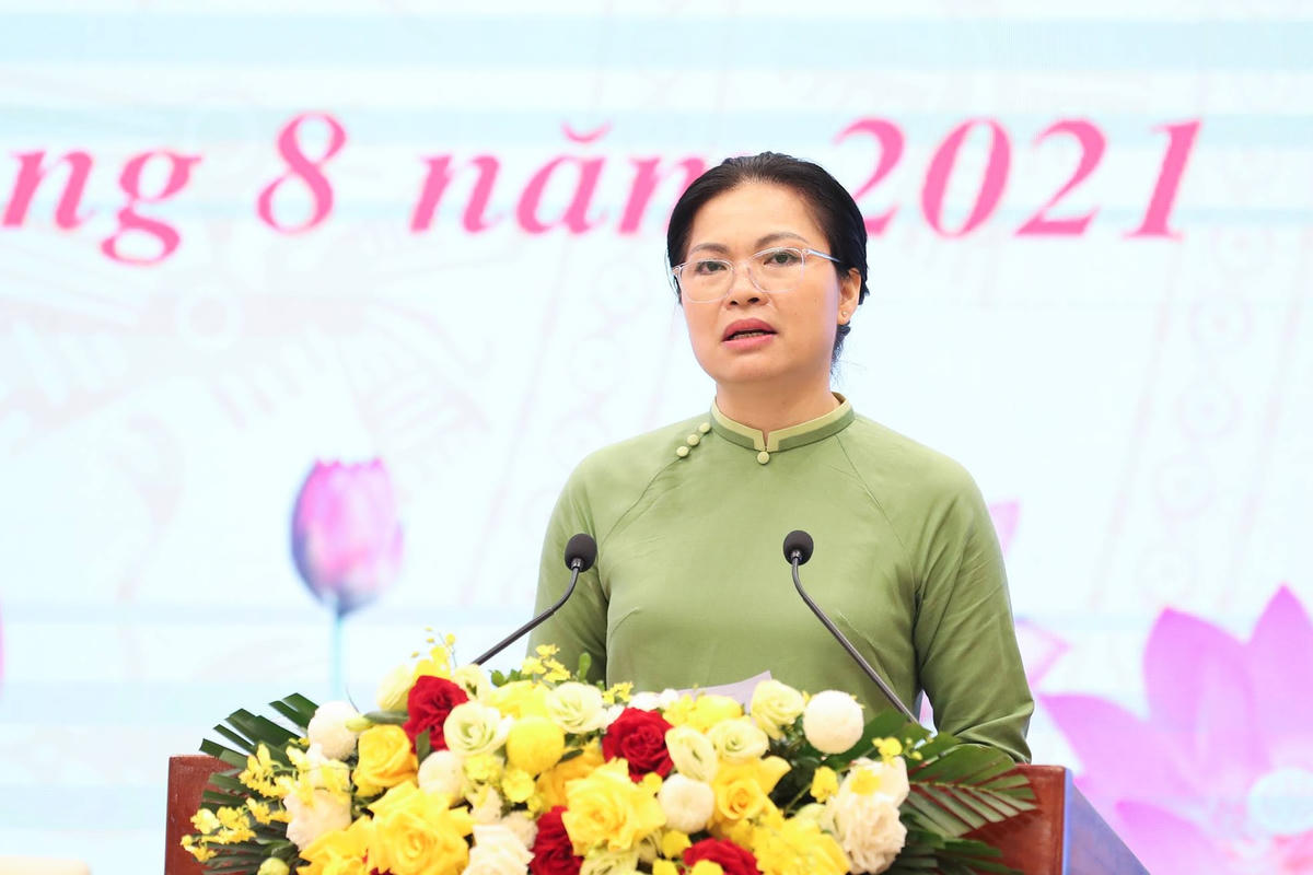 Ủy viên Trung ương Đảng, Chủ tịch Hội LHPN Việt Nam Hà Thị Nga phát biểu tại Hội nghị. Ảnh: Quang Vinh.