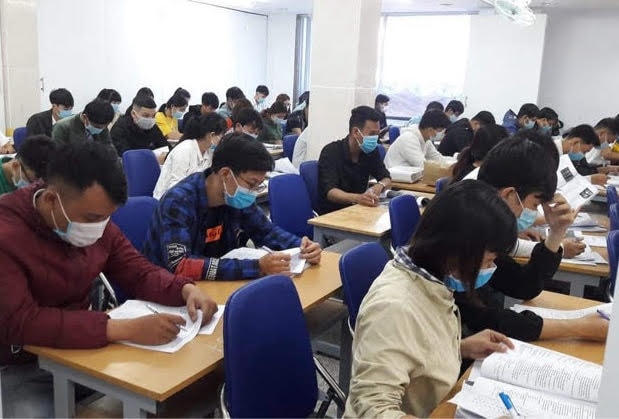 Sinh viên ở TP HCM đã trở lại trường.