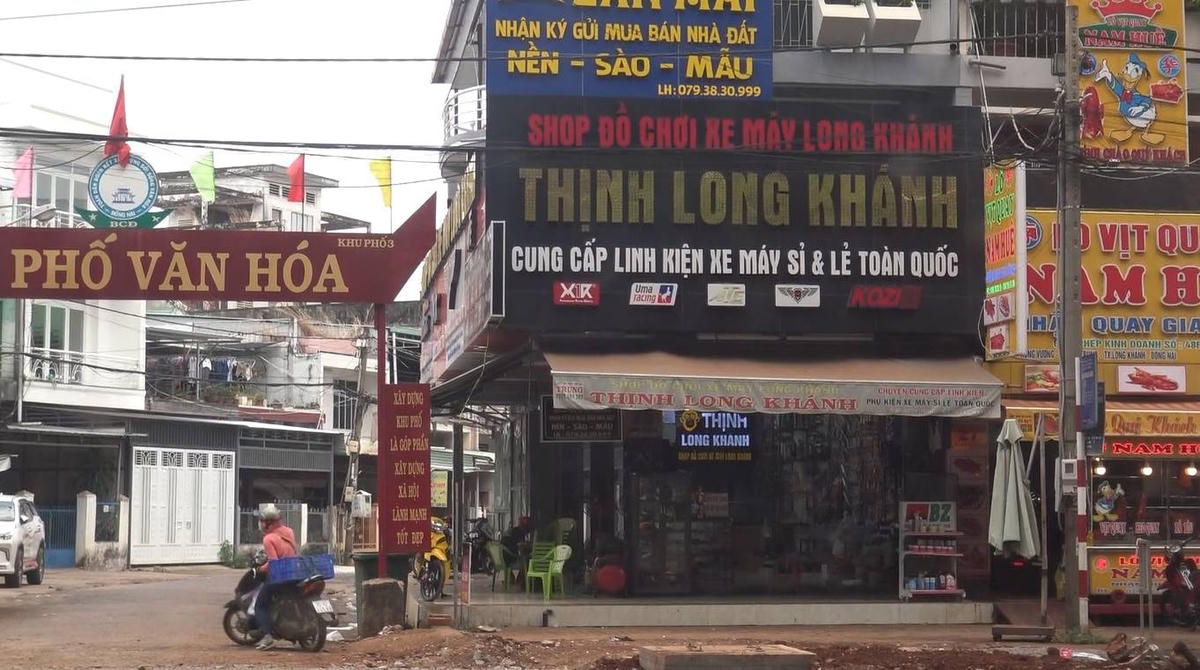 Shop thế giới đồ chơi xe máy Thịnh Long Khánh  tại số 25 đường Hùng Vương, TP Long Khánh, tỉnh Đồng Nai.
