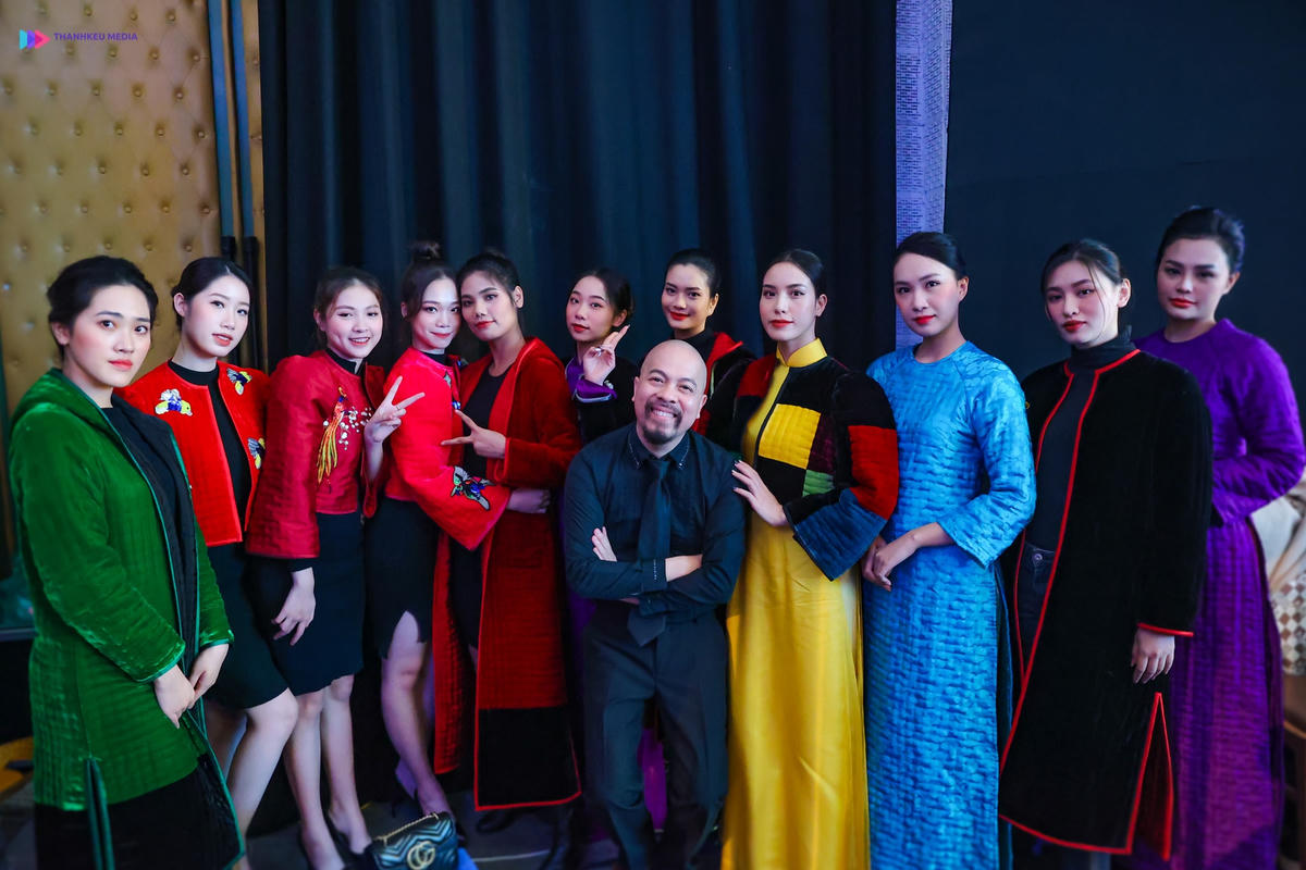 NTK Đức Hùng mang tới bộ sưu tập áo chần bông rực rỡ sắc xuân.