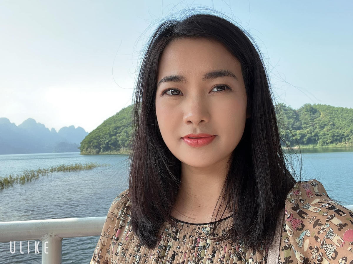 Trước đó, diễn viên Đàm Hằng được khán giả biết đến qua vai diễn trong các bộ phim: "Gia phả của đất" (đạo diễn Trần Quốc Trọng), "Dòng sông phẳng lặng" (đạo diễn Đỗ Đức Thành), "Gia đình thợ mỏ", "Trăng lạnh"…