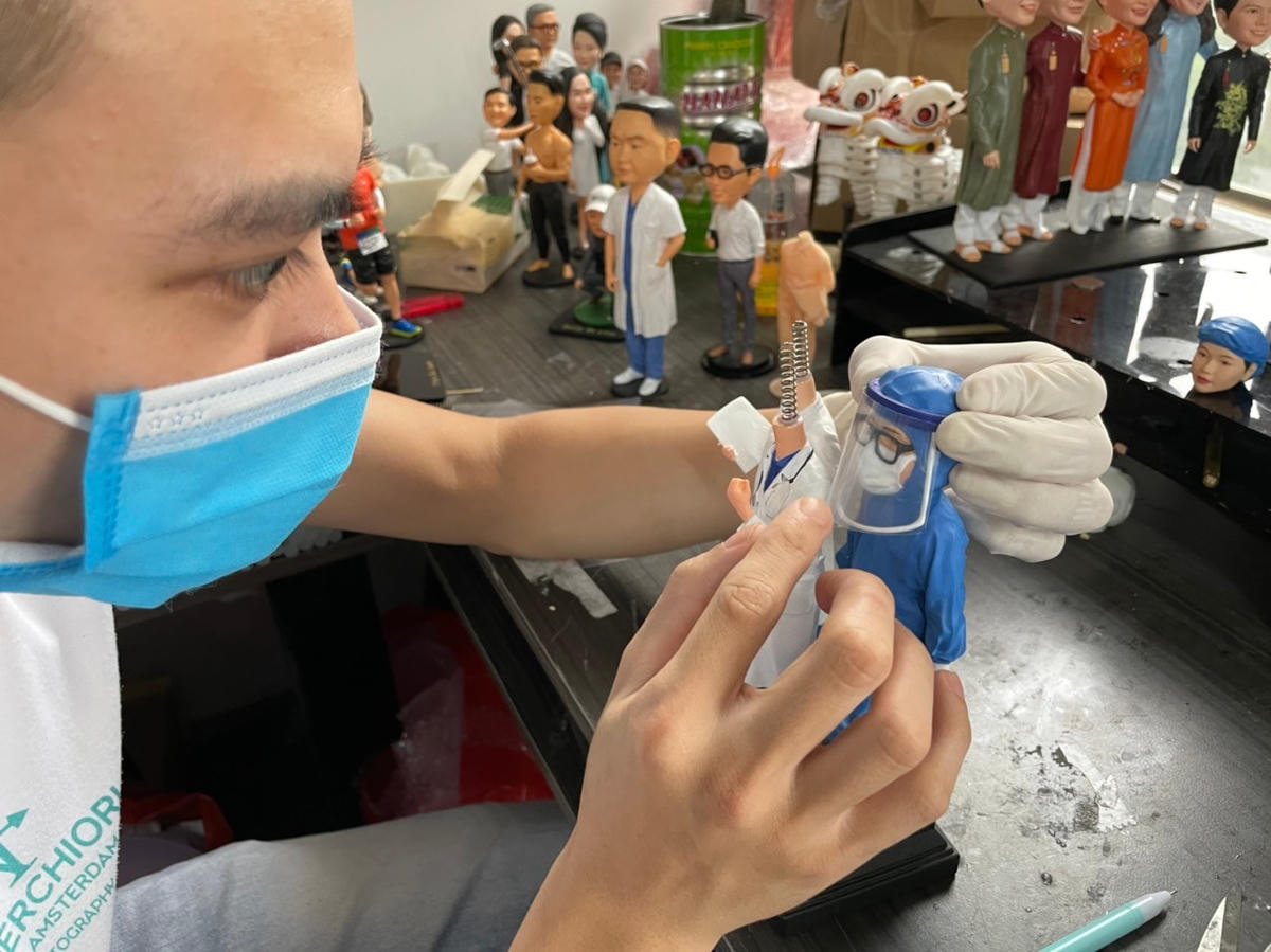 Anh Thắng là một trong những người tiên phong đi đầu việc kinh doanh mô hình tượng mini làm quà tặng tại Việt Nam. 