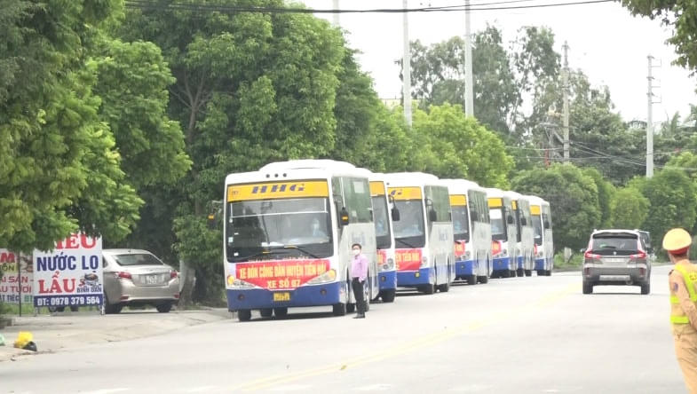[ẢNH] 500 người Thái Bình nghẹn ngào chạm ‘bến quê hương’
