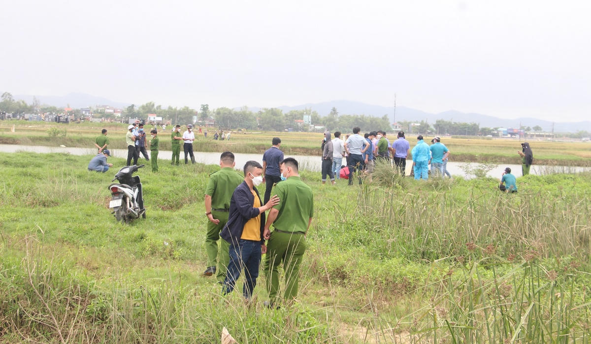 Lực lượng Công an bảo vệ hiện trường.