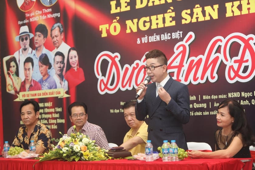 Họp báo chương trình lễ dâng hương Giỗ Tổ Sân khấu và diễn vở kịch “Dưới ánh đèn”. Ảnh: Thanh Tùng.