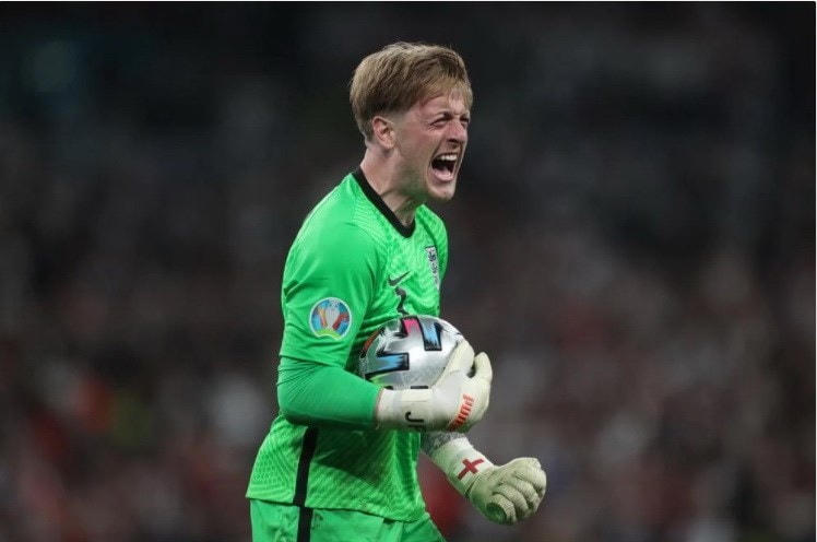 Jordan Pickford sau đó đã tỏa sáng với pha cản phá thành công cú sút của Jorginho. (Nguồn: UEFA).