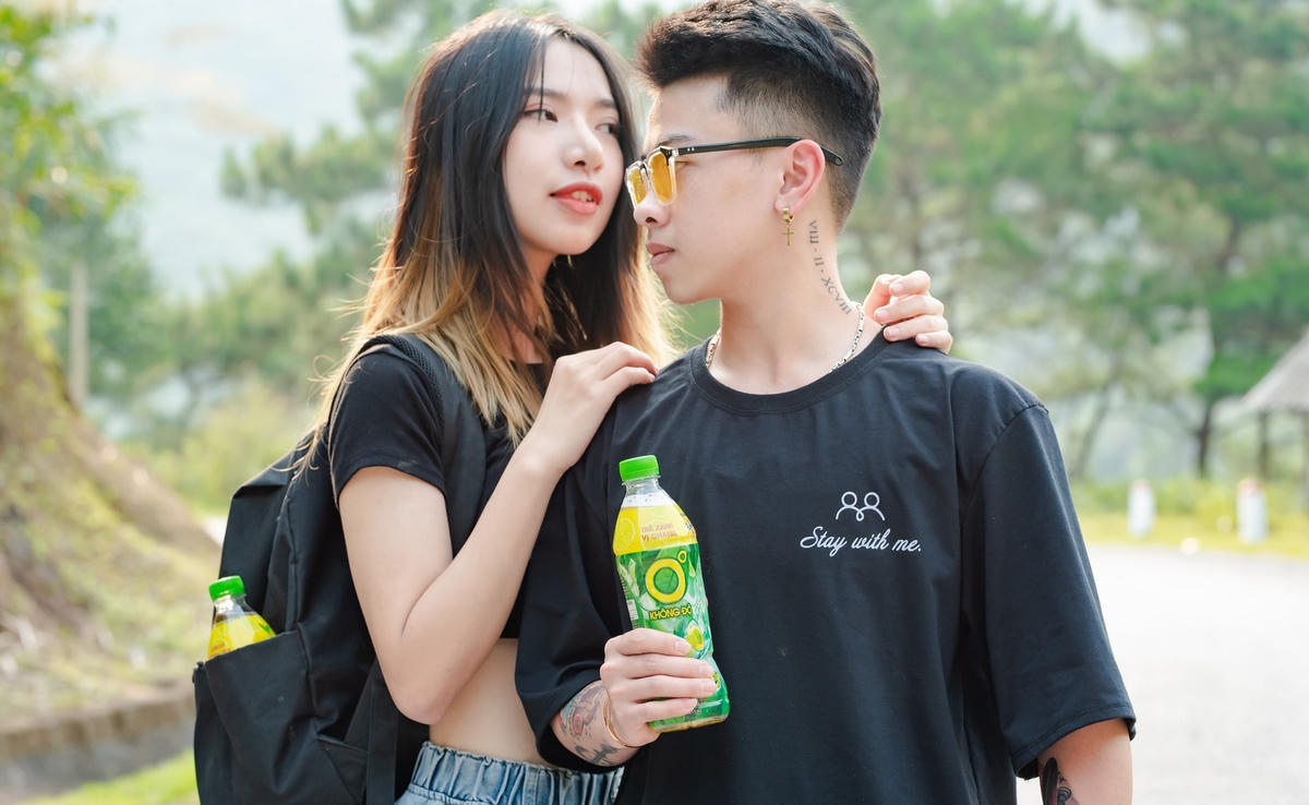 Trà Xanh Không Độ được chiết xuất từ lá trà Thái Nguyên giúp giải tỏa căng thẳng, mệt mỏi ngày nắng nóng. (Hình  tư liệu đầu tháng 4/2021)