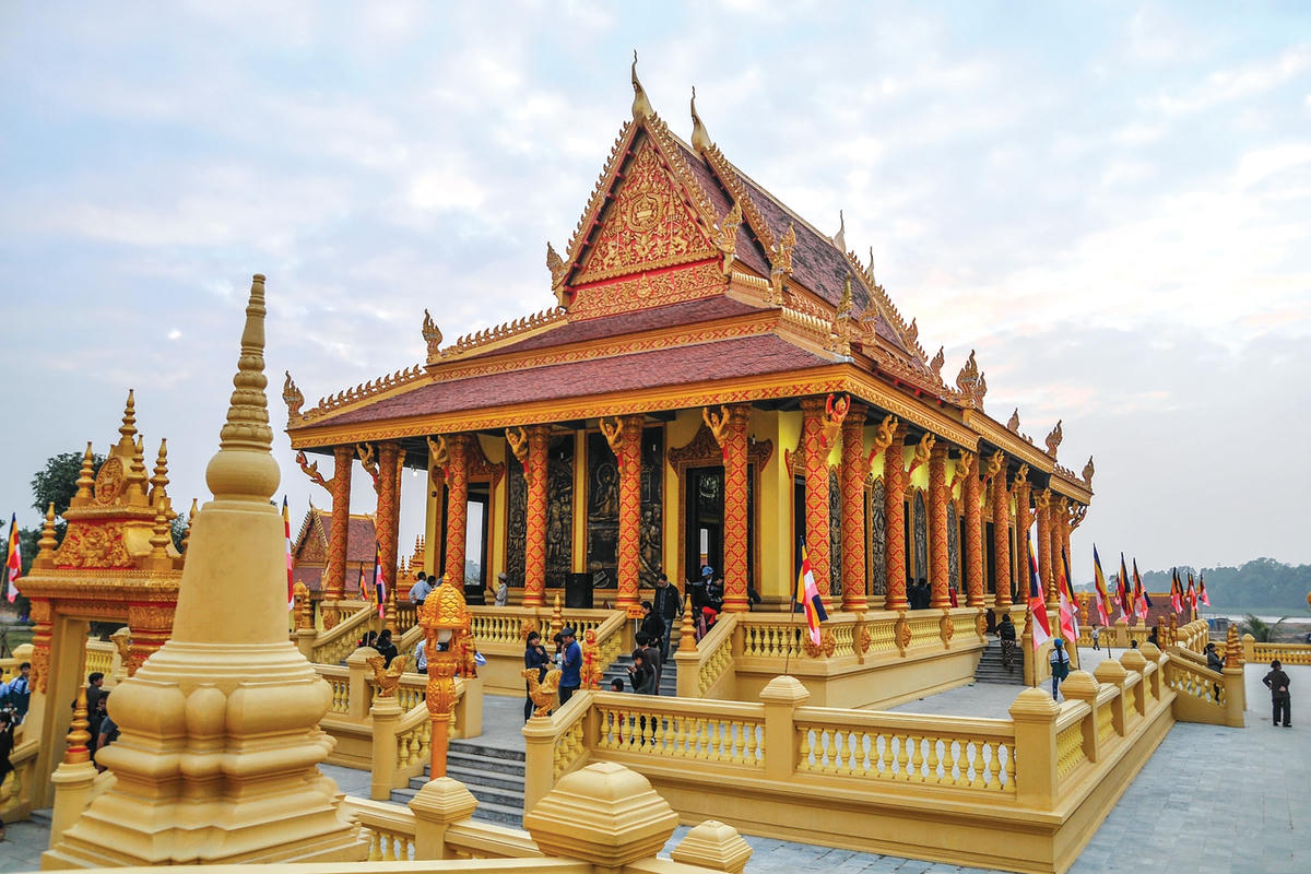 Quang cảnh chùa Khmer tại Làng văn hóa du lịch các dân tộc Việt Nam. Ảnh: Tiến Dũng.  