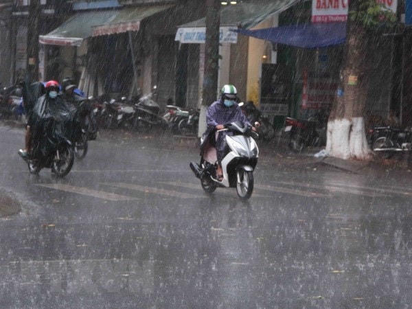 Bắc Bộ và Nam Bộ có mưa dông, đề phòng lốc, sét