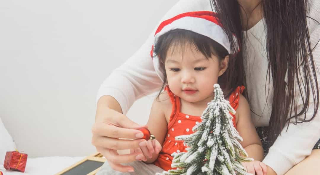 [ẢNH] Ngất ngây ngắm những 'ông, bà Noel' nhí siêu đáng yêu