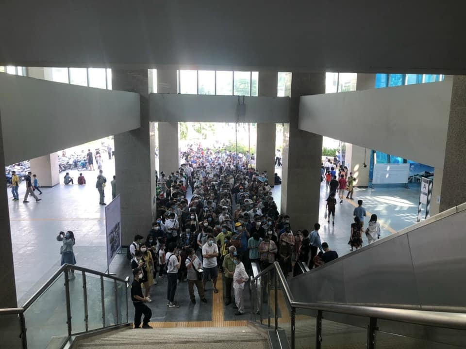 Tuyến đường sắt Cát Linh - Hà Đông thu hút gần 40.000 nghìn hành khách trong ngày đầu khai thác thương mại.