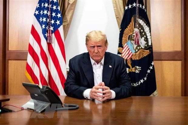 Tổng thống Mỹ Donald Trump tại Trung tâm Quân y quốc gia Walter Reed ở Bethesda, Maryland ngày 4/10/2020. (Nguồn: AFP/TTXVN).