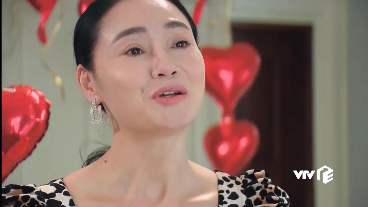 Bà Xuân niềm nở khen Nam là người hoàn hảo. Ảnh: CMH.