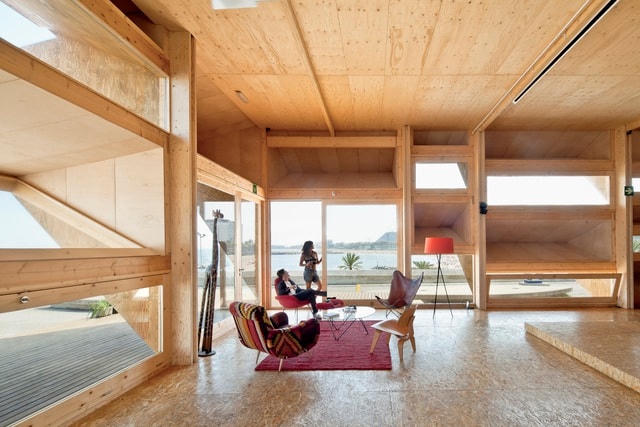 Công trình chủ yếu được làm bằng gỗ.  