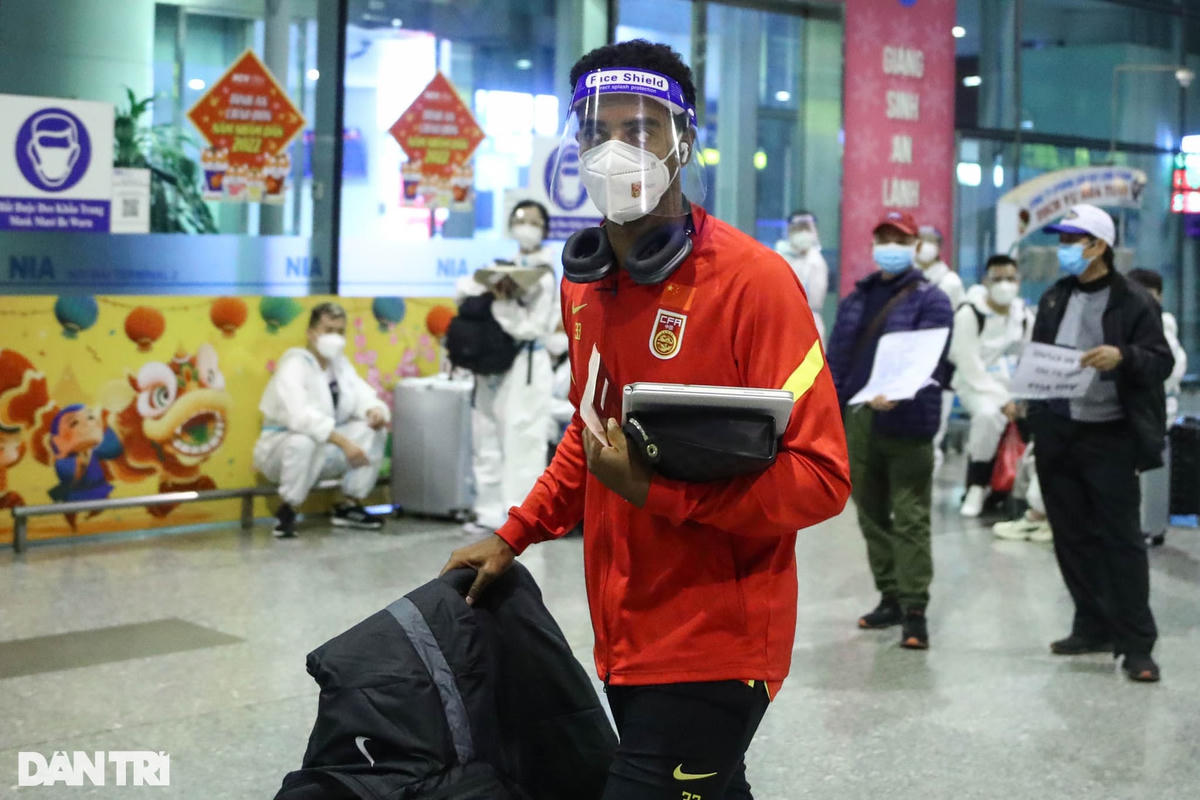 Alan Carvalho cũng là một cầu thủ nhập tịch khác của đội tuyển Trung Quốc có tên trong danh sách sang Việt Nam thi đấu đợt này.