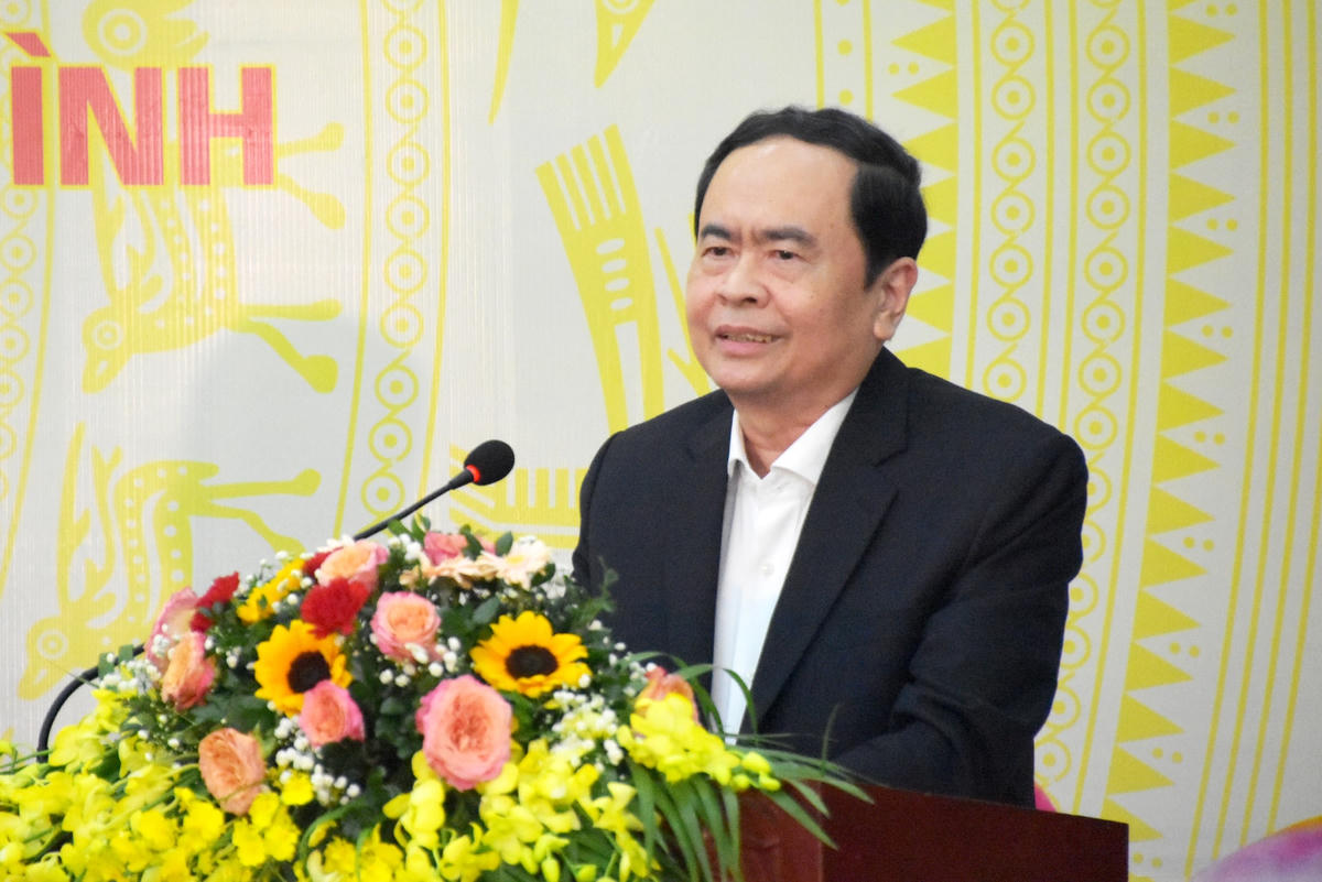 Phó Chủ tịch Thường trực Quốc hội Trần Thanh Mẫn trò chuyện cùng bà con tại Ngày hội.