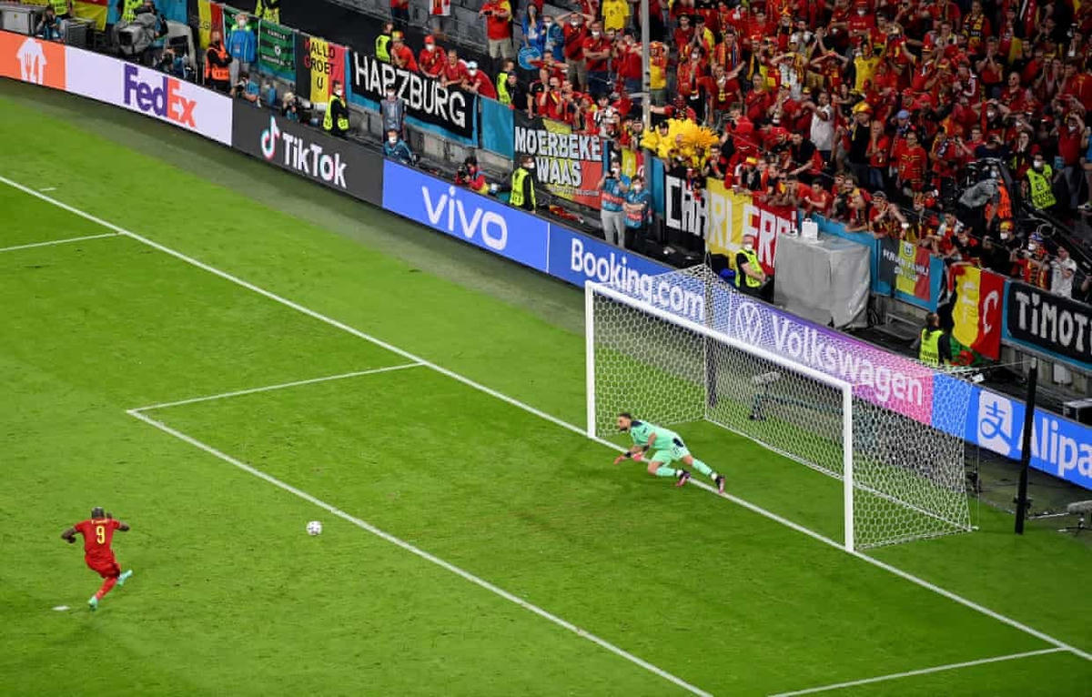 Lukaku ghi bàn thắng trên chấm phạt đền.