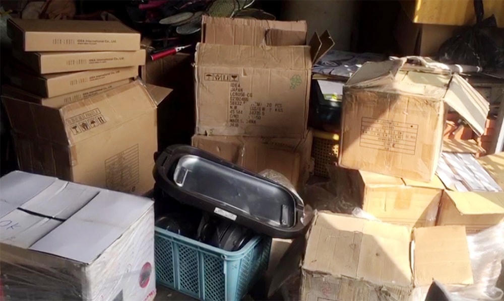 Cận cảnh hơn 1,3 tấn hàng nghi lậu chất đầy nhà thượng tá biên phòng