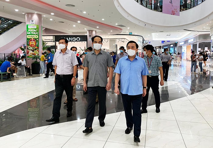 Phó Chủ tịch UBND TP Chử Xuân Dũng kiểm tra thực tế tại Aeon Mall Hà Đông.