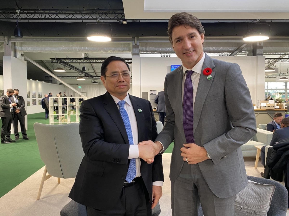 Thủ tướng Chính phủ Phạm Minh Chính và Thủ tướng Canada Justin Trudeau. Ảnh: TTXVN.