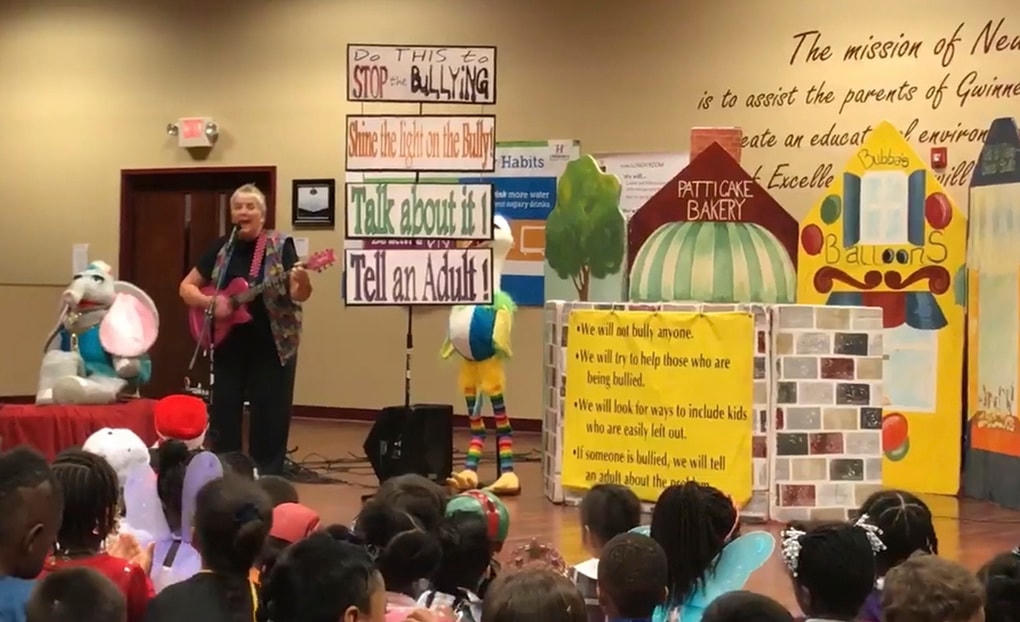 Một buổi tìm hiểu về cách chống nạn bắt nạt học đường trong trường học Mỹ. Ảnh: Đinh Thu Hồng.  