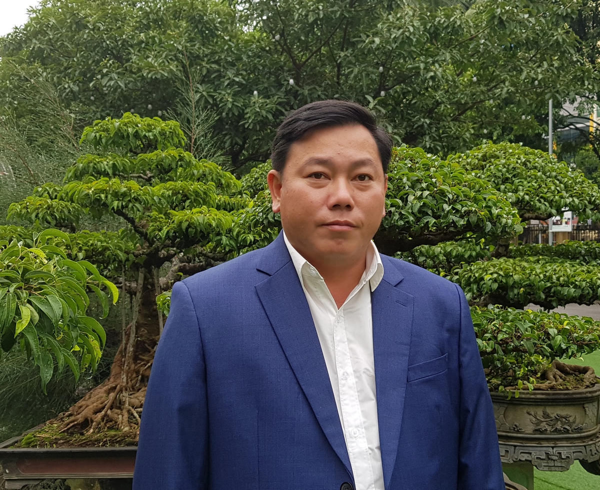 Mới chỉ 2 ngày xuống phố, Chá Văn Dia đã bắt đầu nhớ bản.